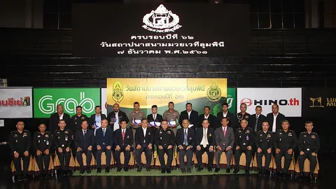 สนามมวยเวทีลุมพินีทำบุญฉลองครบรอบ 62 ปี "ตะวันฉาย" คว้านักมวยยอดเยี่ยม