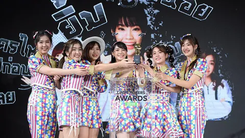 BNK48 ปลื้ม! รับรางวัล สุดยอดสติกเกอร์ ปีที่ 2