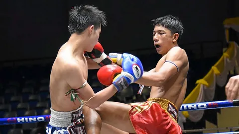 มวยเด็ดเวทีลุมพินี เด่นภูไท เกียรติหมู่ 9 พบ เพชรอนุพล น.อนุวัฒน์ยิมส์