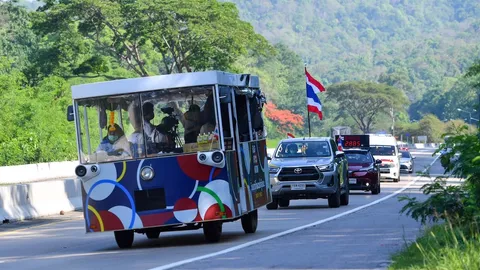 วิ่งธงชาติไทยวันที่ 39 เข้า จ.แพร่ - "ปอป้อ" สุดปลื้มพลังเชียร์ล้นหลาม 