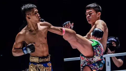 "กุหลาบดำ" ลั่นขอส่งหมัดซ้ายอุกกาบาตจัดการ "ซ้ายฟ้าผ่า" ให้รู้ใครแน่ (คลิป)