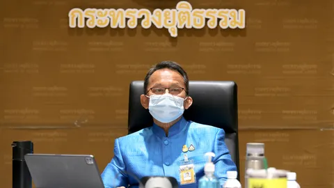 "สมศักดิ์" กำชับ กรมพินิจฯ ทำตามมาตรฐาน SOP หลังมีเยาวชนติดโควิด-19 เพิ่ม