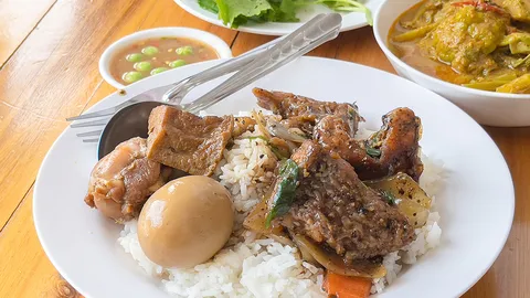 ข้าวแกง-ตามสั่ง ขึ้นราคา 5-10 บาท เช็กกันวุ่น! ไข่ไก่ไม่ขาดทำไมพ่อค้าขายแพง