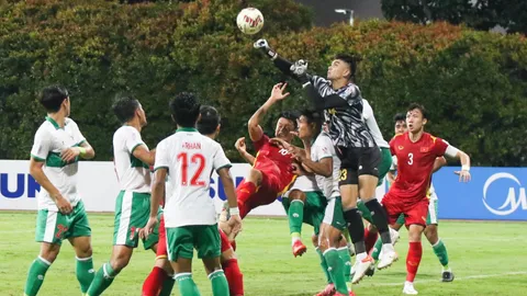 แม้โดนพับสนาม "อินโดนีเซีย" พอใจยันเสมอ "เวียดนาม" ลุ้นแชมป์กลุ่มนัดสุดท้าย