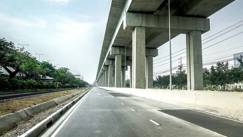 ถนนกำแพงเพชร 6 ทรุด แจ้งการรถไฟซ่อม