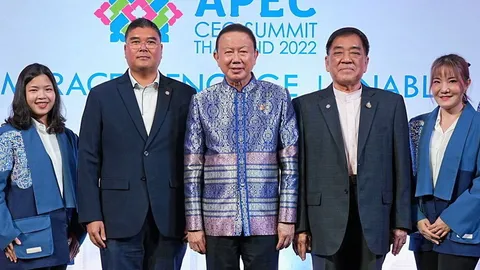 คณะทำงาน APEC CEO Summit 2022 ถ่ายทอดวัฒนธรรมไทยผ่านชุดยูนิฟอร์ม