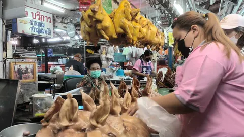 ตรุษจีนปี 66 พิษณุโลกคึกคัก ยอดจองไก่ต้ม เป็ดพะโล้ หัวหมูเพียบแม้ราคาเพิ่ม