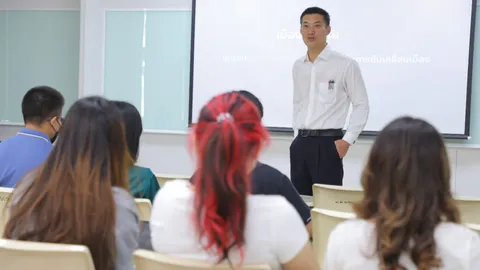 "ธนาธร" บรรยาย นศ.ย้ำ กระจายอำนาจท้องถิ่น ยก "ไทย-ญี่ปุ่น" เปรียบเทียบ