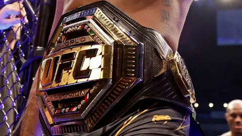 ทางการ กลุ่มทุนเจ้าของ "UFC" ทุ่ม 3 แสนล้านบาท เทกโอเวอร์ "WWE" เรียบร้อย