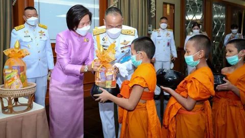 ปลัดฯ กห. นำกำลังพลร่วมถวายพระพรชัยมงคล เนื่องในวันเฉลิมพระชนมพรรษา 3 มิ.ย.