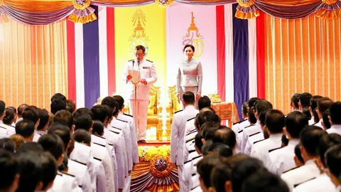 ในหลวง-ราชินี เสด็จพระราชดำเนิน เปิดการประชุมรัฐสภา (คลิป)