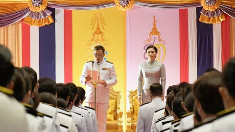 ในหลวง-ราชินีเปิดประชุมสภา ขอยึดชาติ-ประชาชนเป็นหลัก (คลิป)