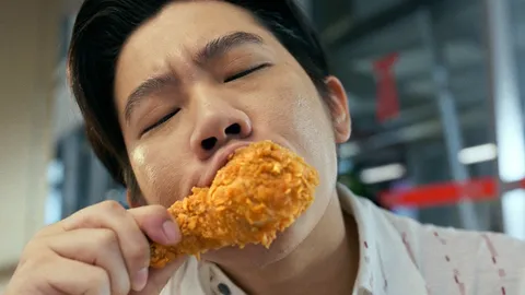 ผู้พันสร้างกระแสบนออนไลน์ ประกาศกอบกู้มื้อเที่ยงของคนไทยด้วยชุด “KFC มื้อเที่ยงผู้พัน”