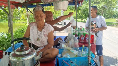 แห่อุดหนุน "ยายตาบอด ตาขาลีบ" พิการแต่สู้ชีวิต ขี่รถพ่วงข้างขายกาแฟ 20 ปี