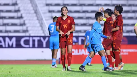 สุดยอด "บอลหญิงไทย U17" ไล่ถล่ม "อินเดีย" การันตีเข้ารอบสุดท้ายชิงแชมป์เอเชีย