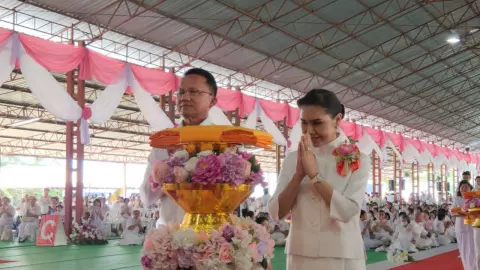 "สมศักดิ์" ชมบั้งไฟพญานาค ปลื้มโครงการปี 44 สร้างประโยชน์ให้หนองคาย