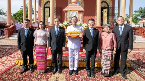 "สุวรรณ แทนสถิตย์" เป็นประธานในพิธีถวายผ้าพระกฐินพระราชทาน ประจำปี 2566