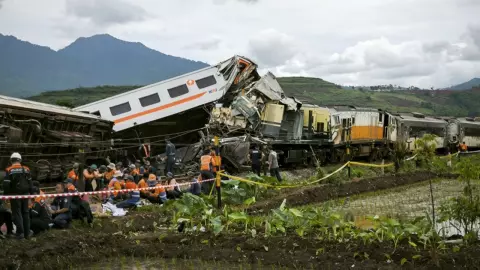 สลด รถไฟอินโดนีเซีย 2 ขบวนชนบนเกาะชวา ดับ 4 ศพ เจ็บนับสิบ