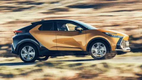 ส่องความหล่อ TOYOTA NEW C-HR 2024 มีทั้งไฮบริดและปลั๊กอินไฮบริด!