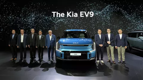 เปิดตัว "Kia EV9" เอสยูวี 6 ที่นั่งรุ่นแรก ขับเคลื่อนพลังไฟฟ้า 100% เต็มรูปแบบ