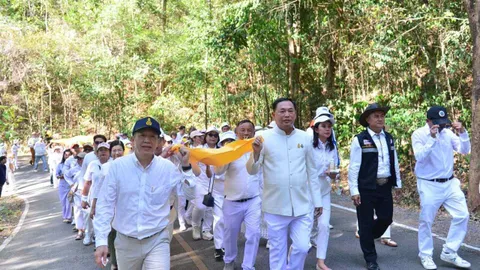 "อนุชา" นำชาวสุราษฎร์ธานี แห่ผ้าห่ม "พระธาตุศรีสุราษฎร์" ส่งเสริมท่องเที่ยว