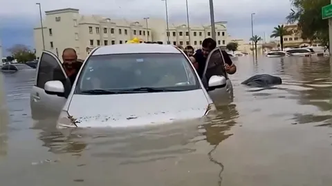 ดูไบยังปั่นป่วน ฝนตกหนักสุดรอบ 75 ปี การบินส่อกระทบถึงวันพฤหัสบดี