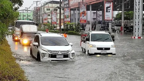 ฝนกระหน่ำซัด ชลบุรี-แปดริ้ว กรมอุตุฯเตือนมีพายุอีก (คลิป)