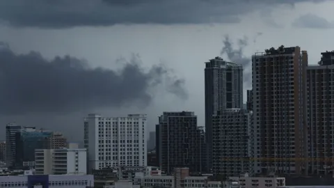 สภาพอากาศวันนี้ กรมอุตุฯ เตือน "ทั่วไทยมีฝนเพิ่มขึ้น" กทม.ชุ่มฉ่ำ 70%