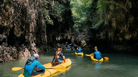 เที่ยวเชิงอนุรักษ์ด้วยเรือแคนู