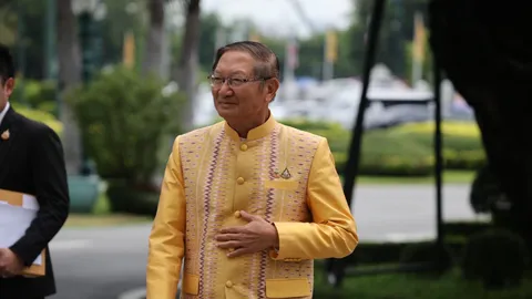 “นพ.พรหมินทร์” เผย กฤษฎีกา ดูคุณสมบัติ ครม.ใหม่ เสร็จแล้ว หากพร้อมขึ้นทูลเกล้าฯ ได้