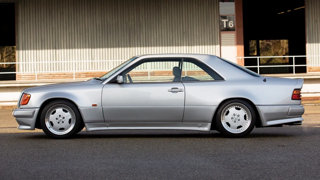 ให้รถเก่าเล่าเรื่อง: Mercedes-Benz 300CE คูเป้หรู ไอค่อนแห่งความมั่งมีจากยุคฟองสบู่