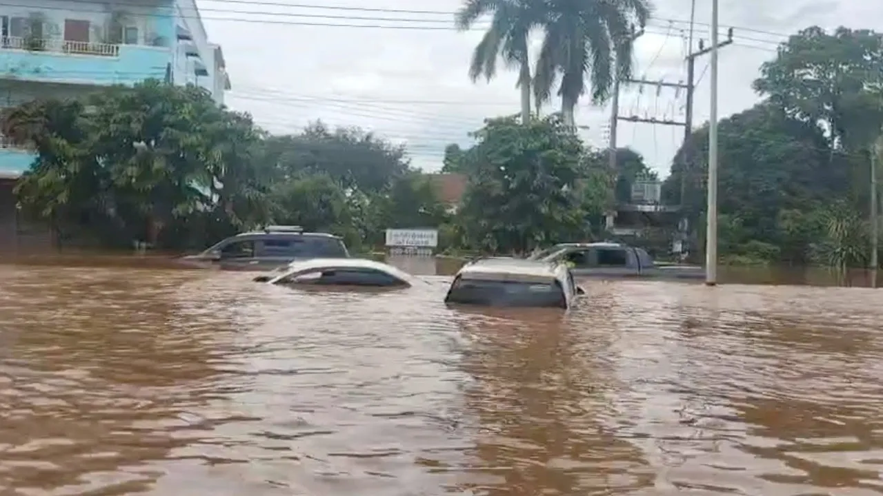 รถยนต์ไฟฟ้าเจอ "น้ำท่วม" ควรทำอย่างไร จะขับต่อหรือควรพอแค่นี้