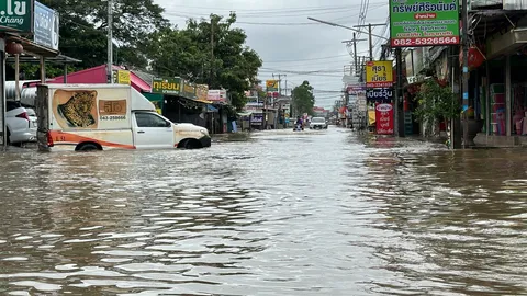 ขอนแก่นอ่วม "ฝนตกหนัก" กว่า 2 ชั่วโมง หลายจุดน้ำท่วมขัง การจราจรติดขัด