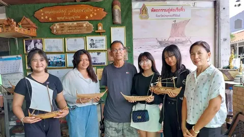 สศท. สืบสาน รักษาภูมิปัญญางานหัตถศิลป์ไทย เชิดชูช่างฝีมือผู้สร้างสรรค์งานเรือฉลอมจิ๋ว