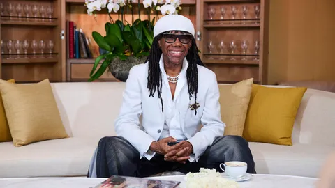 Nile Rodgers ถึงไทยแล้ว พร้อมนำทีมวง CHIC เสิร์ฟความฟังก์ให้ฟังกันสดๆ