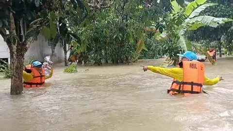 สตูล ประกาศพื้นที่ภัยพิบัติแล้ว 7 อำเภอ คลื่นลมแรงซัดถนนพัง