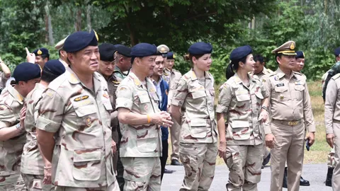 4 รมต.มหาดไทย เยี่ยมฝึก อส. - “อนุทิน” ยกย่องเป็นบุคคลทำเพื่อชาติบ้านเมือง