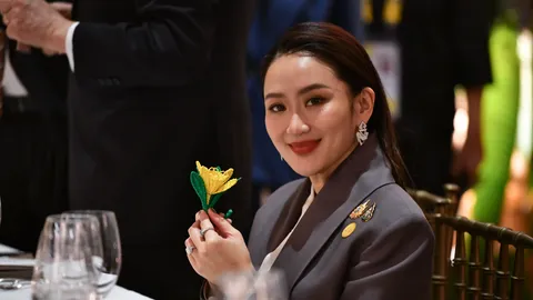 นายกฯ อิ๊งค์ สวมชุดสูทแบรนด์สิริวรรณวรี ร่วมงานเลี้ยงอาหารค่ำ APEC CEOs-Leaders Dinner