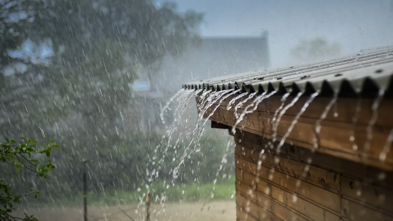 เตือน 9 จังหวัดใต้ เฝ้าระวังฝนตกสะสม อาจเกิดน้ำท่วมฉับพลัน น้ำป่าไหลหลาก