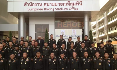 ผบ.ทบ.ร่วมเปิดสนามมวยลุมพินีแห่งใหม่