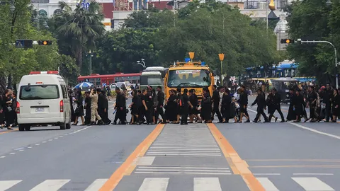 ม.ธรรมศาสตร์ ท่าพระจันทร์ ซ้อมใหญ่รับปริญญา เลี่ยงเส้นทาง