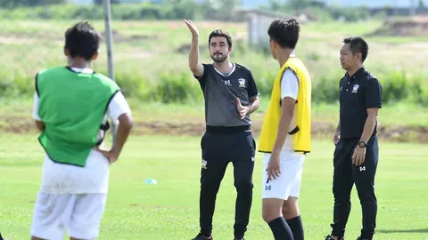 ช้างศึก ’ยู17-ยู18’ ซ้อมยืนตำแหน่งเกมรับ ป้องกันพื้นที่แดนกลาง 