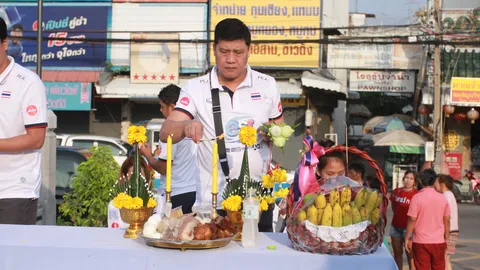 'โค้ชยะ' นำก๊วนตบสาวไทยยู-23 ไหว้ย่าโม ก่อนชิงดำกับญี่ปุ่น