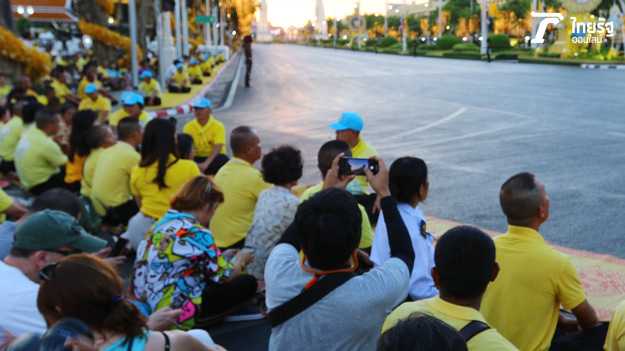 จุดจอดรถ บริการรถรับส่งฟรี ไปบริเวณงานพระราชพิธีบรมราชาภิเษก