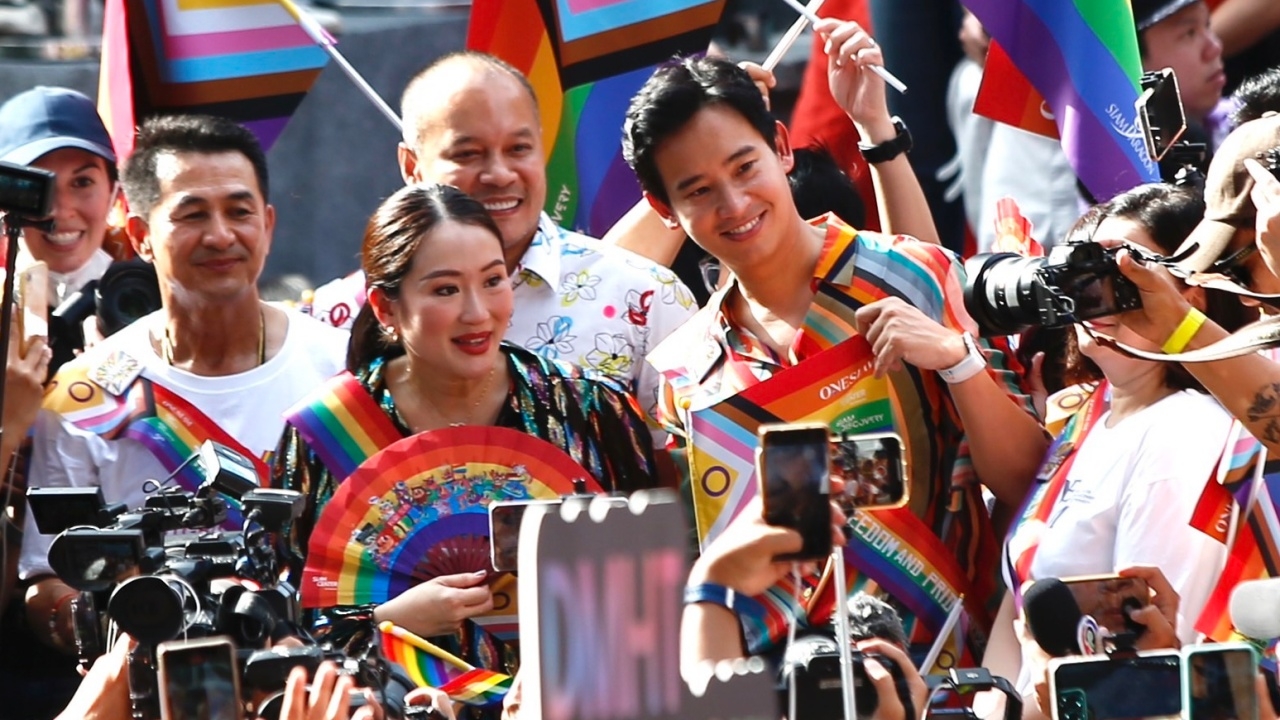 อัปเดตล่าสุด Bangkok Pride 2023 สุดคึกคัก ทิม พิธา และ อิ๊งค์ แพทองธาร มาแล้ว