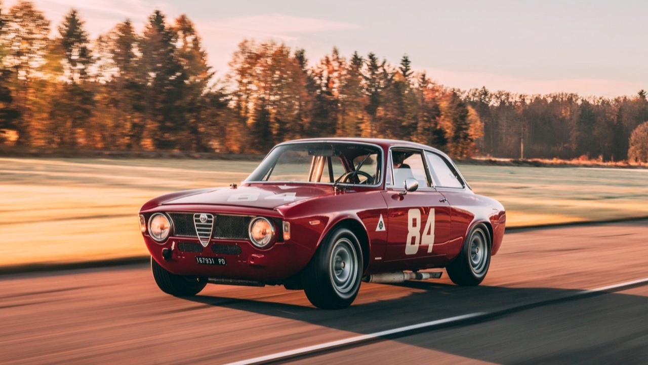 ย้อนอดีตพญางูกินเด็ก Alfa Romeo Giulia Sprint GTA 