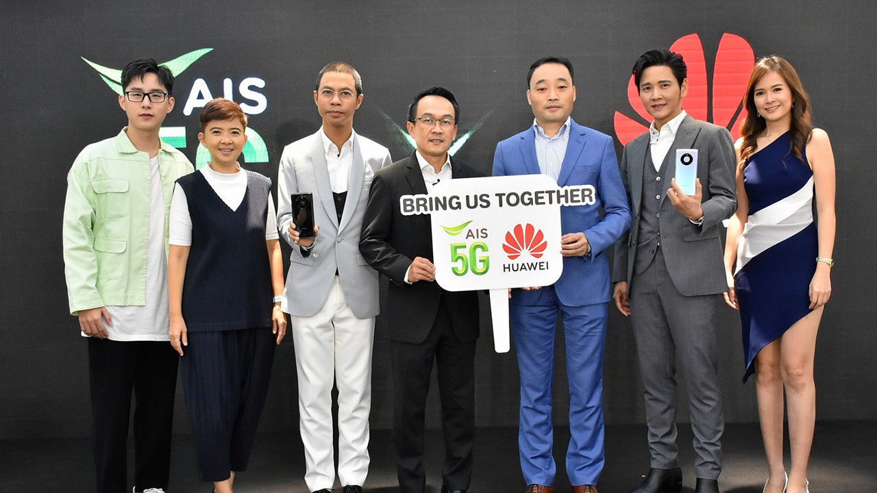 เชื่อมโยงกัน  -  พงษกรณ์ คอวนิช และ เกวิน เฉิง จัดแคมเปญ “Bring Us Together” AIS × Huawei Mate 40 Pro 5G เปิดปรากฏการณ์ใหม่บนโลกมือถือผ่านสุดยอดนักดนตรี โต๋-ศักดิ์สิทธิ์ เวชสุภาพร และ หนึ่ง-จักรวาล เสาธงยุติธรรม ที่เอไอเอส แฟล็กชิพ สโตร์ เซ็นทรัลเวิลด์ วันก่อน.