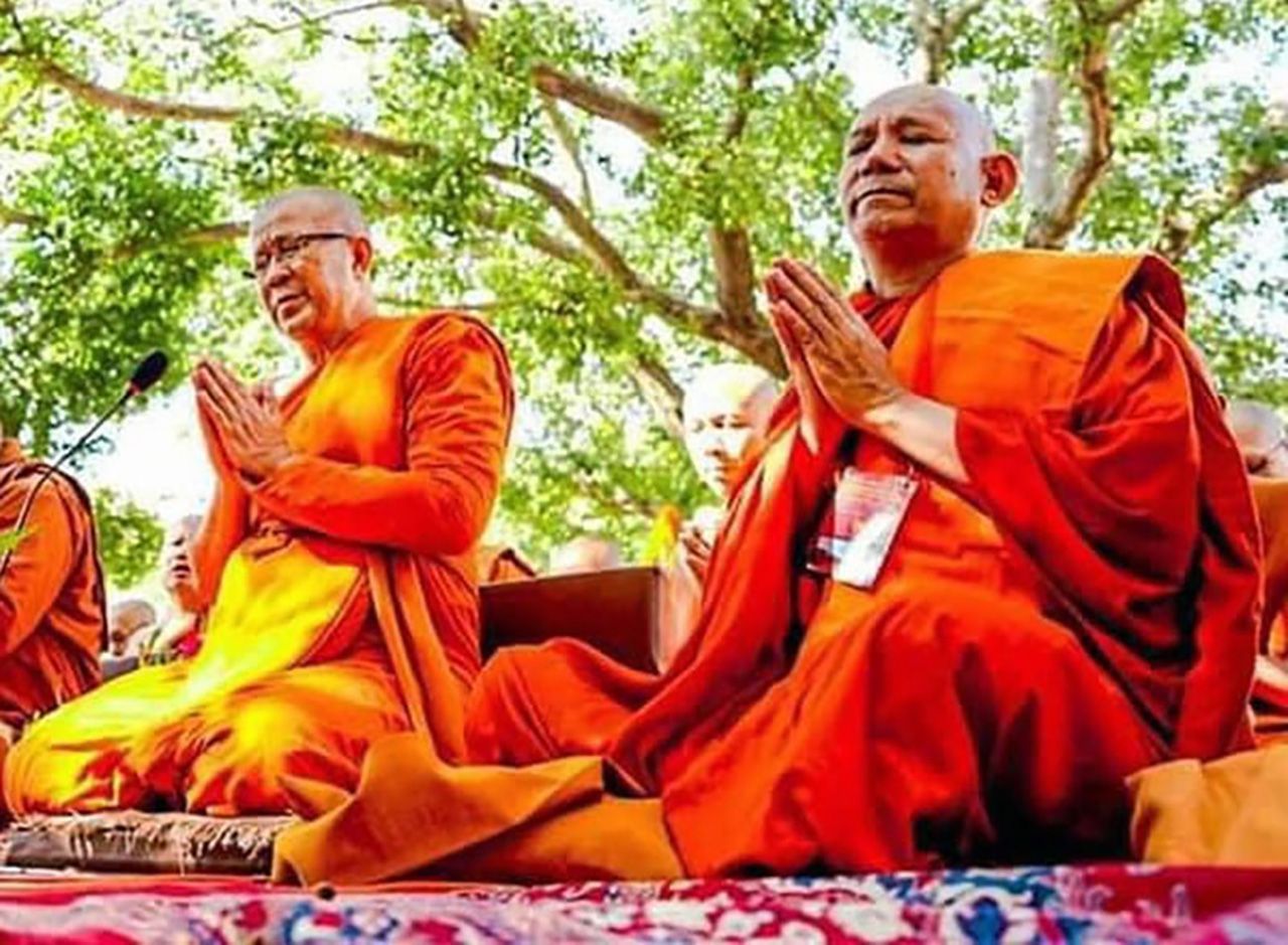 ภาพ พระธรรมโพธิวงศ์ (วีรยุทฺโธ) เมื่อครั้งนำคณะสงฆ์ปฏิบัติธรรมที่อินเดีย.