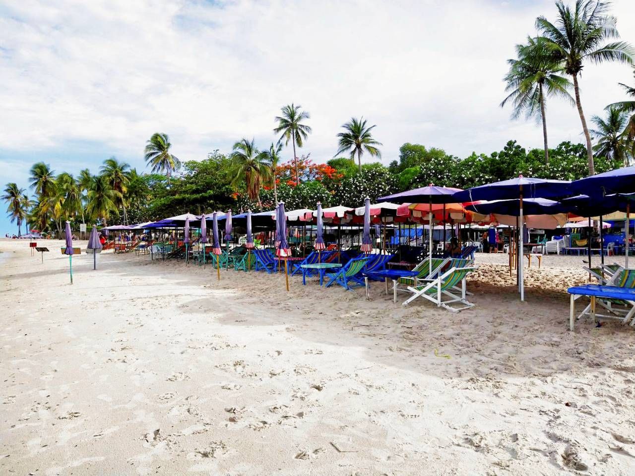 ภาพบรรยากาศชายหาดทะเลที่ อ.หัวหิน