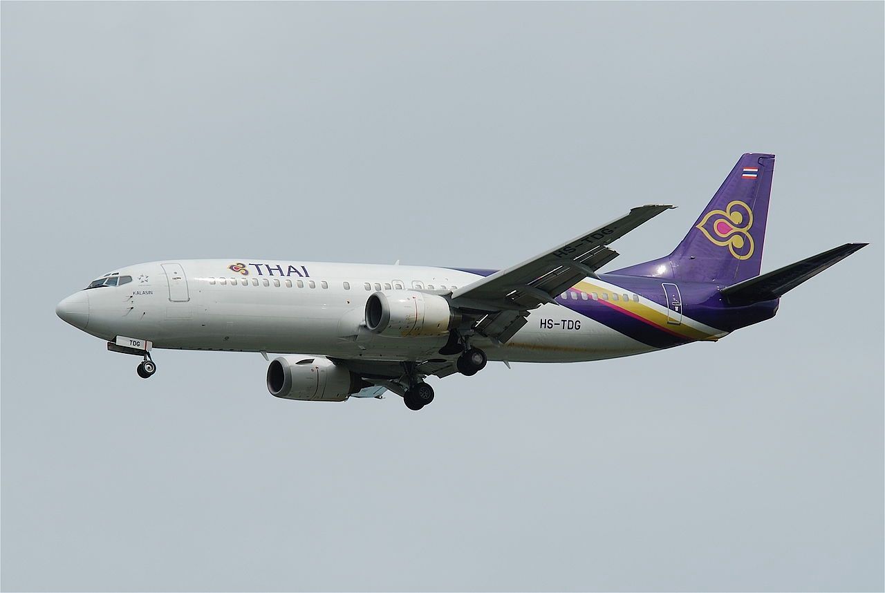 โบอิ้ง 737-400 ทะเบียน HS-TDG การบินไทย ภาพถ่ายโดย Aero Icarus  Zürich, Switzerland  จากวิกิพีเดีย